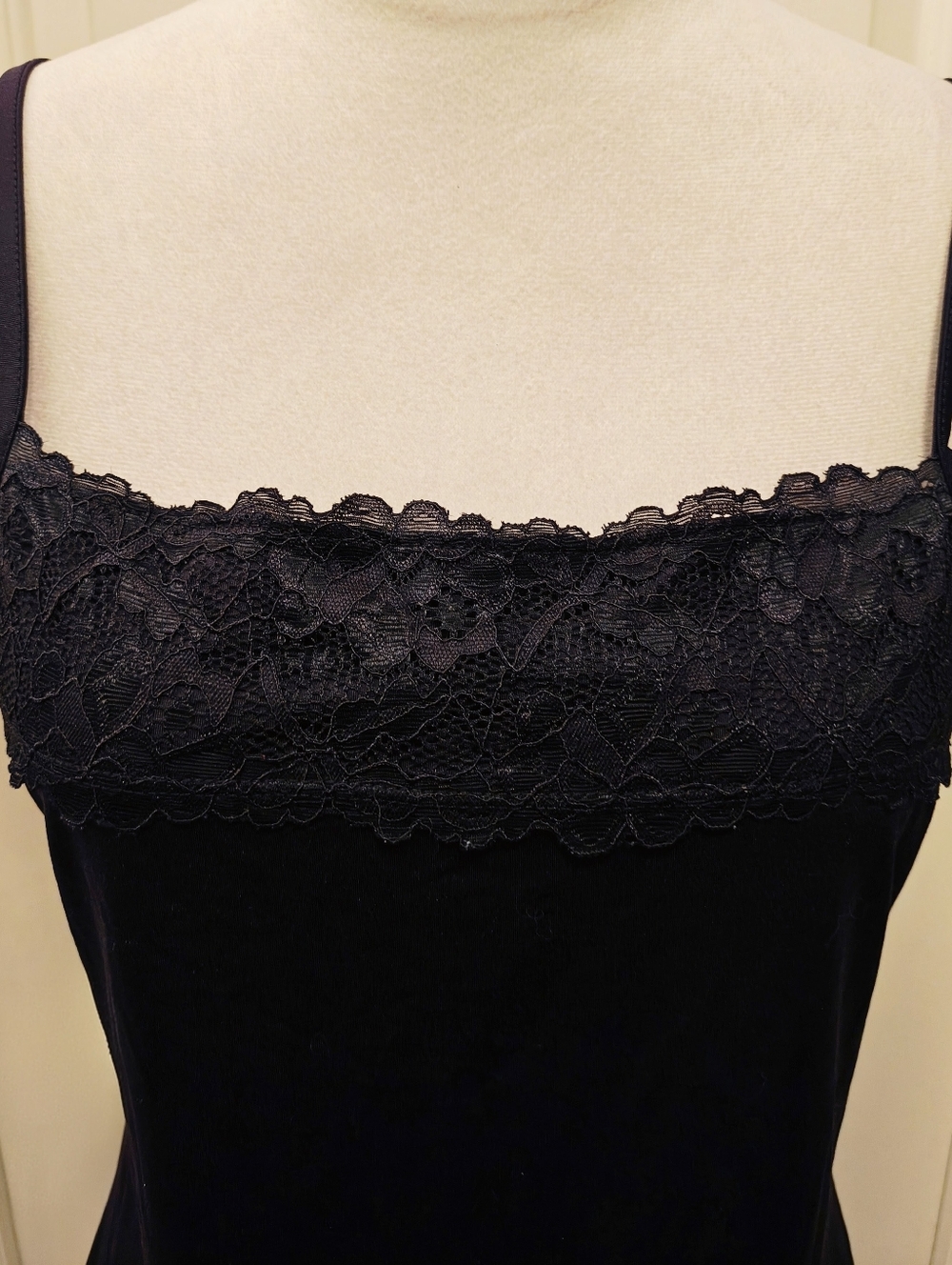 Y2K Maurices Black Lace Trim Cami Tank Top. - Picture 4 of 9